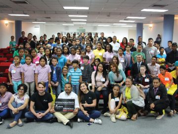 Conferencia Peligros del Internet y las redes sociales en ninos y jovenes