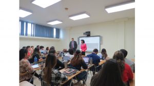 Estudiantes participan en Charla sobre Ley de Sociedades Anonimas