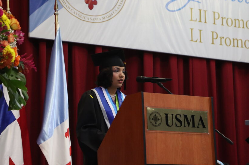 Celebran la ceremonia de graduación de las promociones 2020 y 2021 de